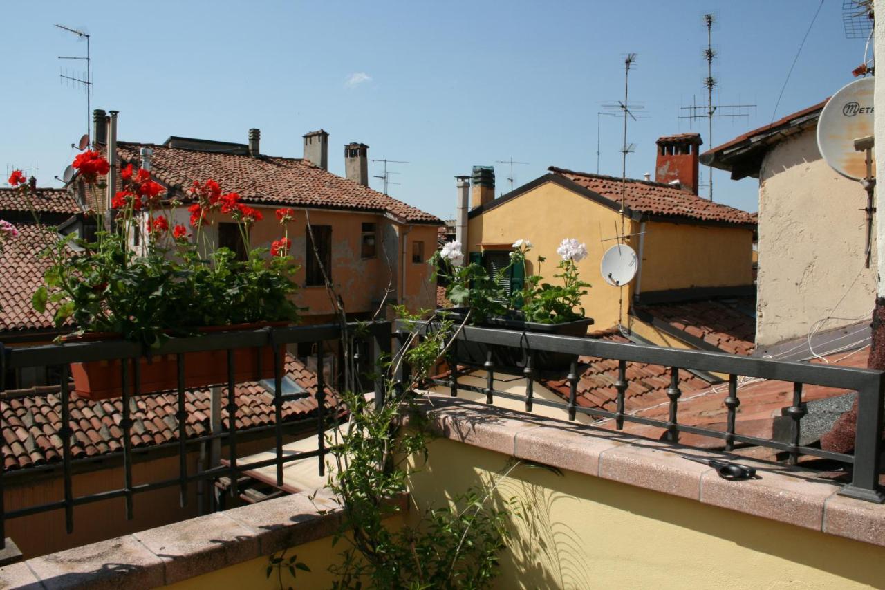 Alloggio Incantevole Sui Tetti Di Bologna Exterior foto
