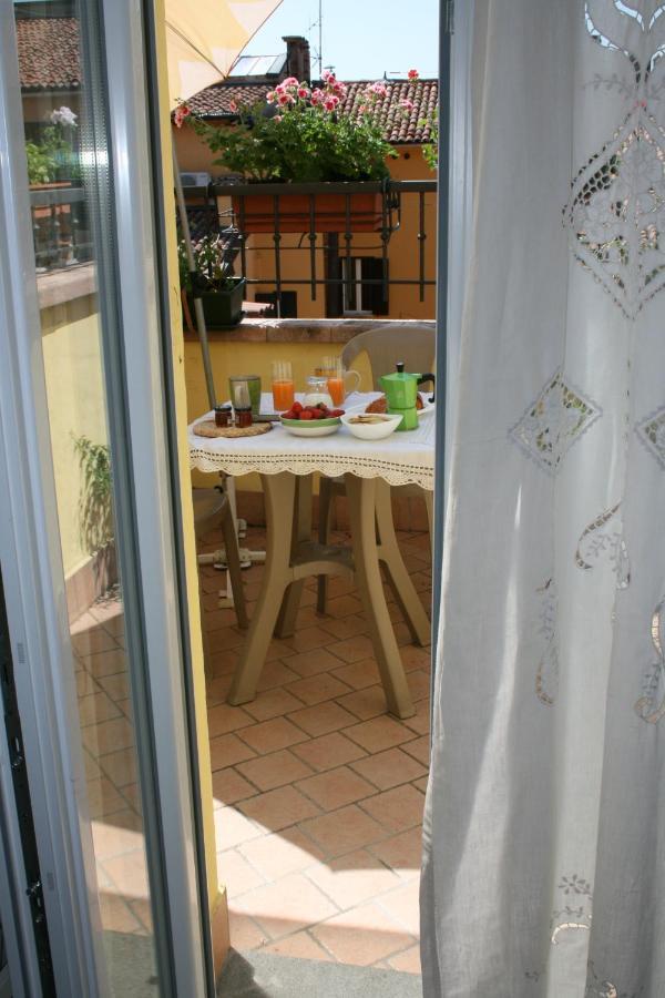 Alloggio Incantevole Sui Tetti Di Bologna Exterior foto